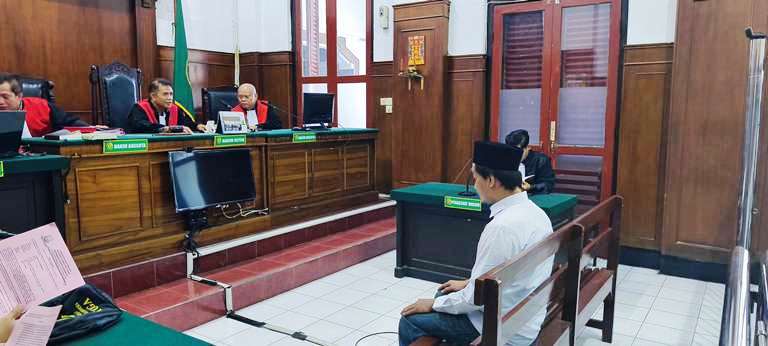 Terbongkar! Tanam Ganja di Teras Rumah Sidoarjo 
