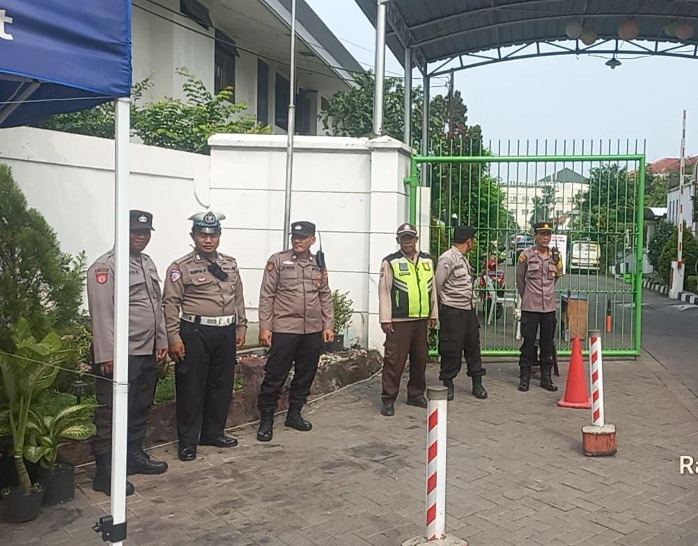 Patroli Presisi Polsek Sukomanunggal Intensifkan Keamanan di Wilayah Permukiman