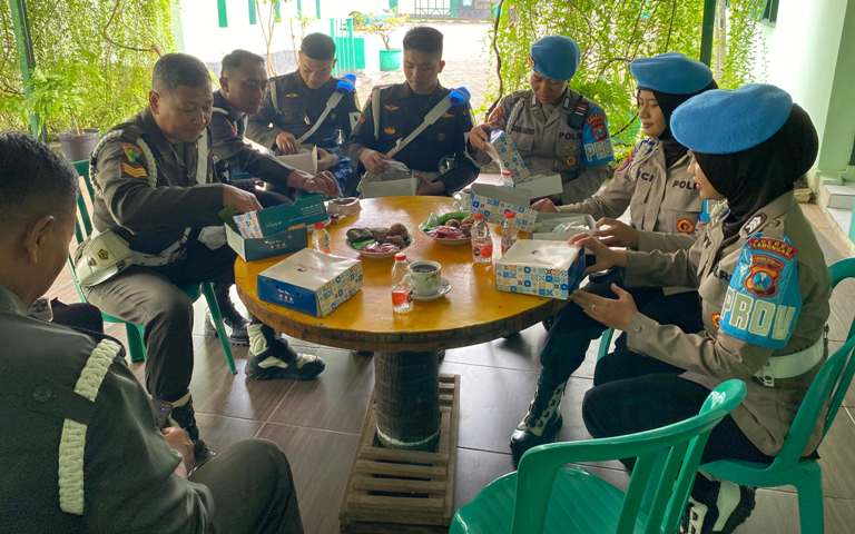 Wujudkan Sinergitas TNI–Polri, Sipropam Polres Lamongan Silaturahmi ke Kantor Subdenpom V/2-3