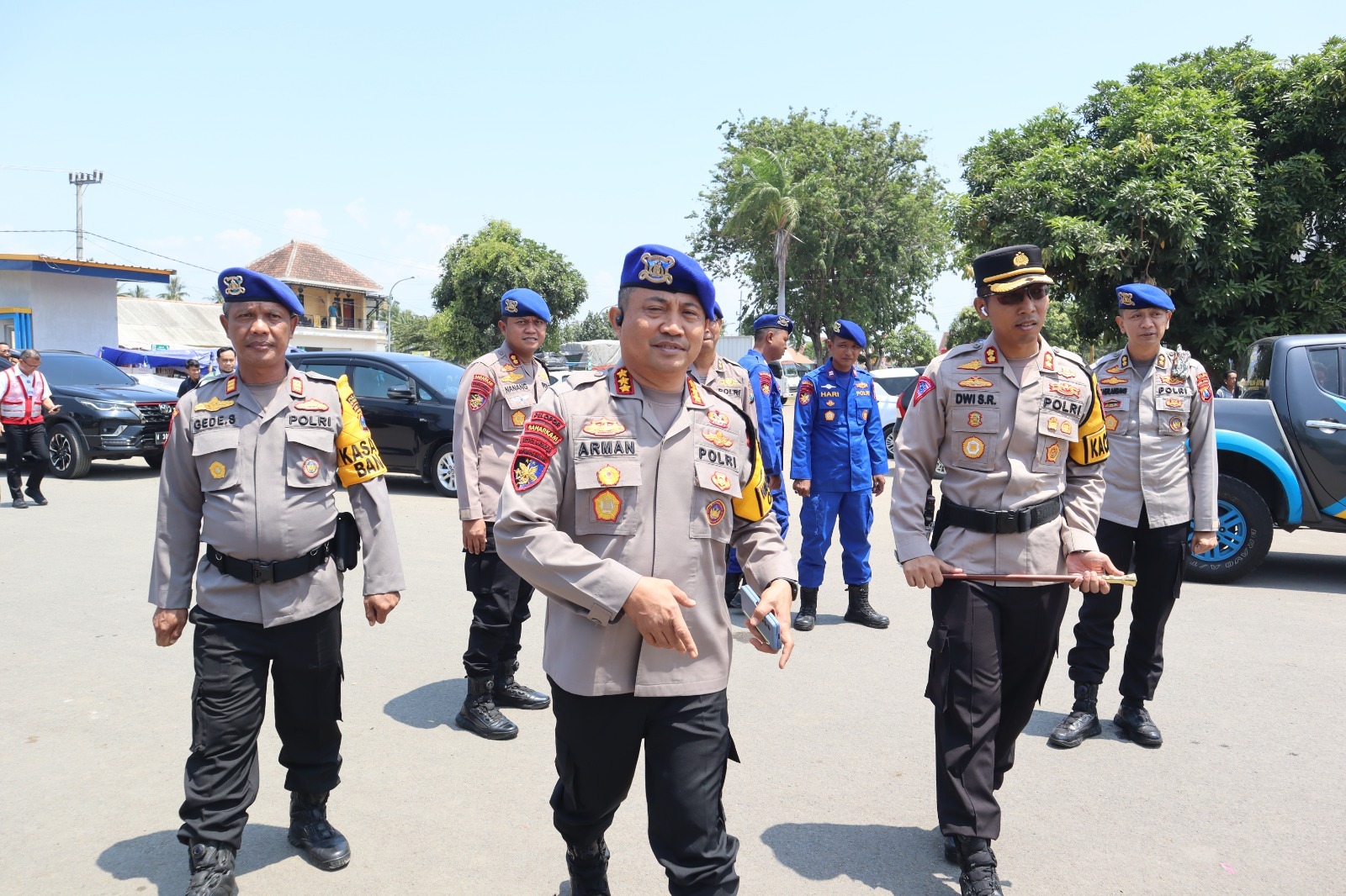 Kapolres Situbondo Dampingi Dirpolairud Polda Jatim Tinjau Arus Mudik Lebaran di Pelabuhan Jangkar