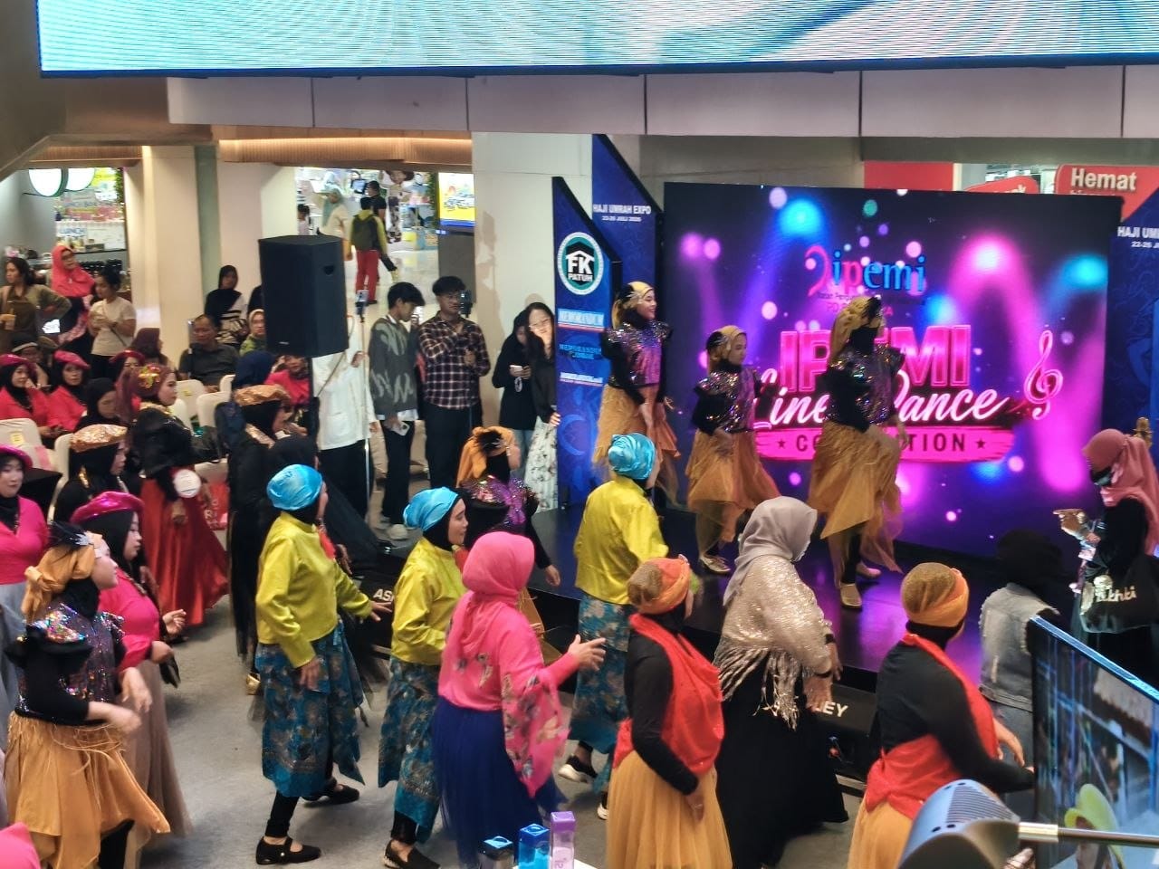 Kemeriahan Line Dance IPEMI Warnai Haji  Umrah Expo 2026 di Tunjungan Plaza 