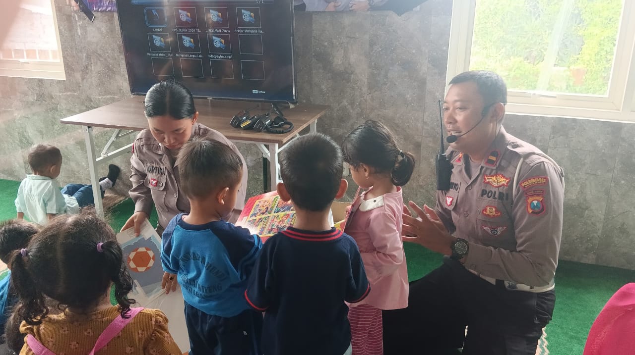 Polsek Wiyung Edukasi Anak TK tentang Keselamatan Lalu Lintas