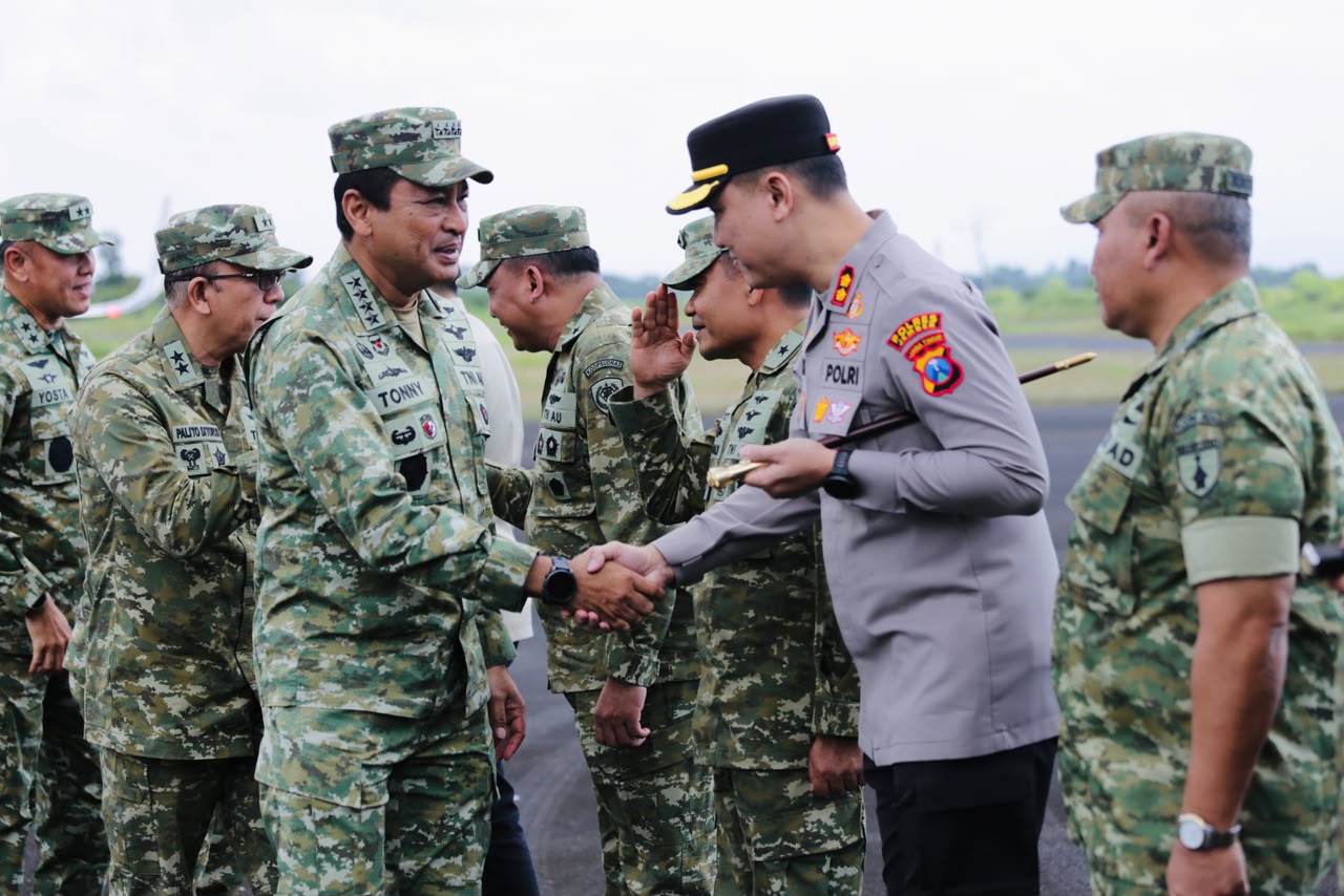 Sambut KASAU di Bandara Notohadinegoro, Kapolres Jember dan Forkopimda Solid Dukung Swasembada Gula Nasional