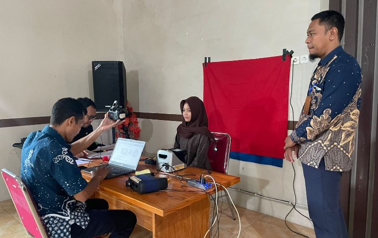 Manfaatkan Libur Ramadan di Magetan, Kecamatan Maospati Jemput Bola Rekam E-KTP