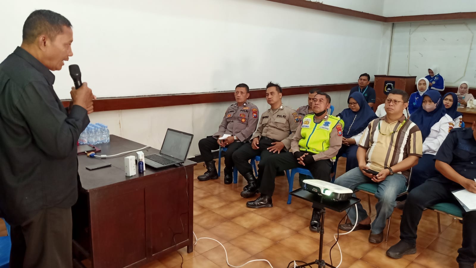 Primkopol Polrestabes Surabaya Sosialisasikan Produk Kesehatan dan Perumahan Murah di Polsek Simokerto