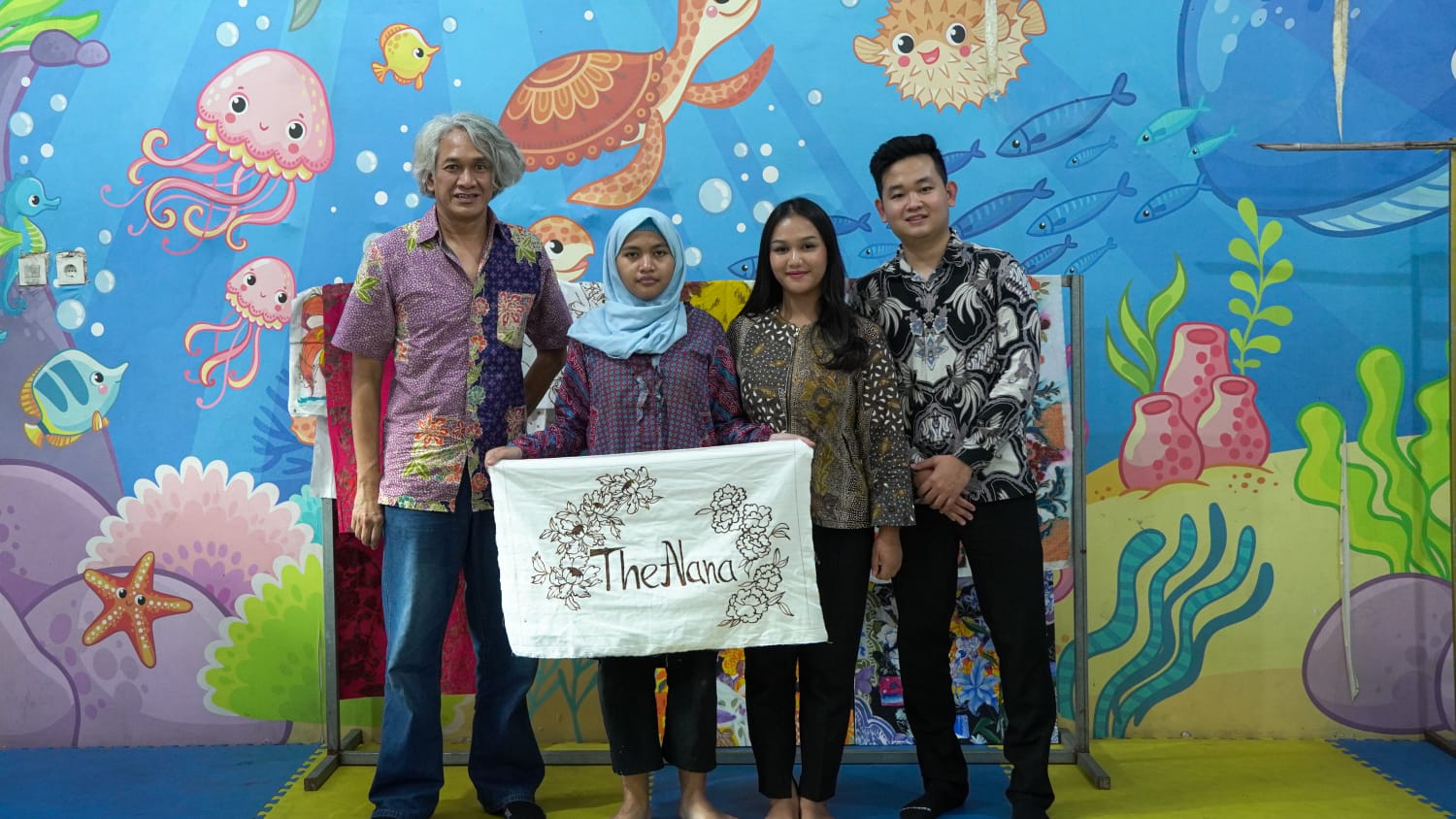 Peringati Hari Batik Nasional, The Alana Surabaya Wadahi Kreativitas Pelukis Cilik Disabilitas