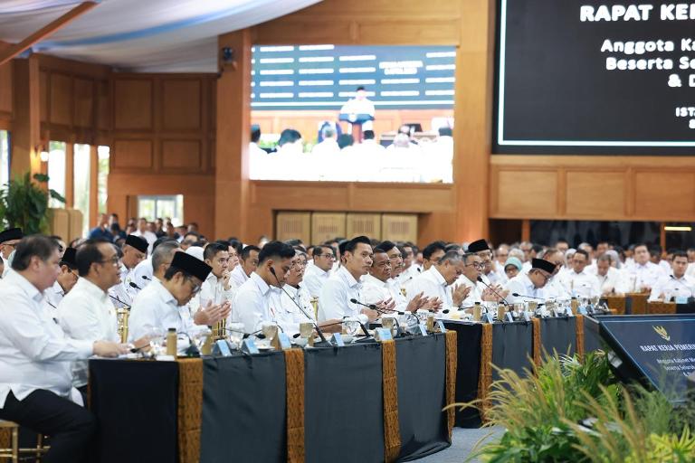 Prabowo Dorong Efisiensi Biaya Haji Lewat Patungan Garuda dan Saudia