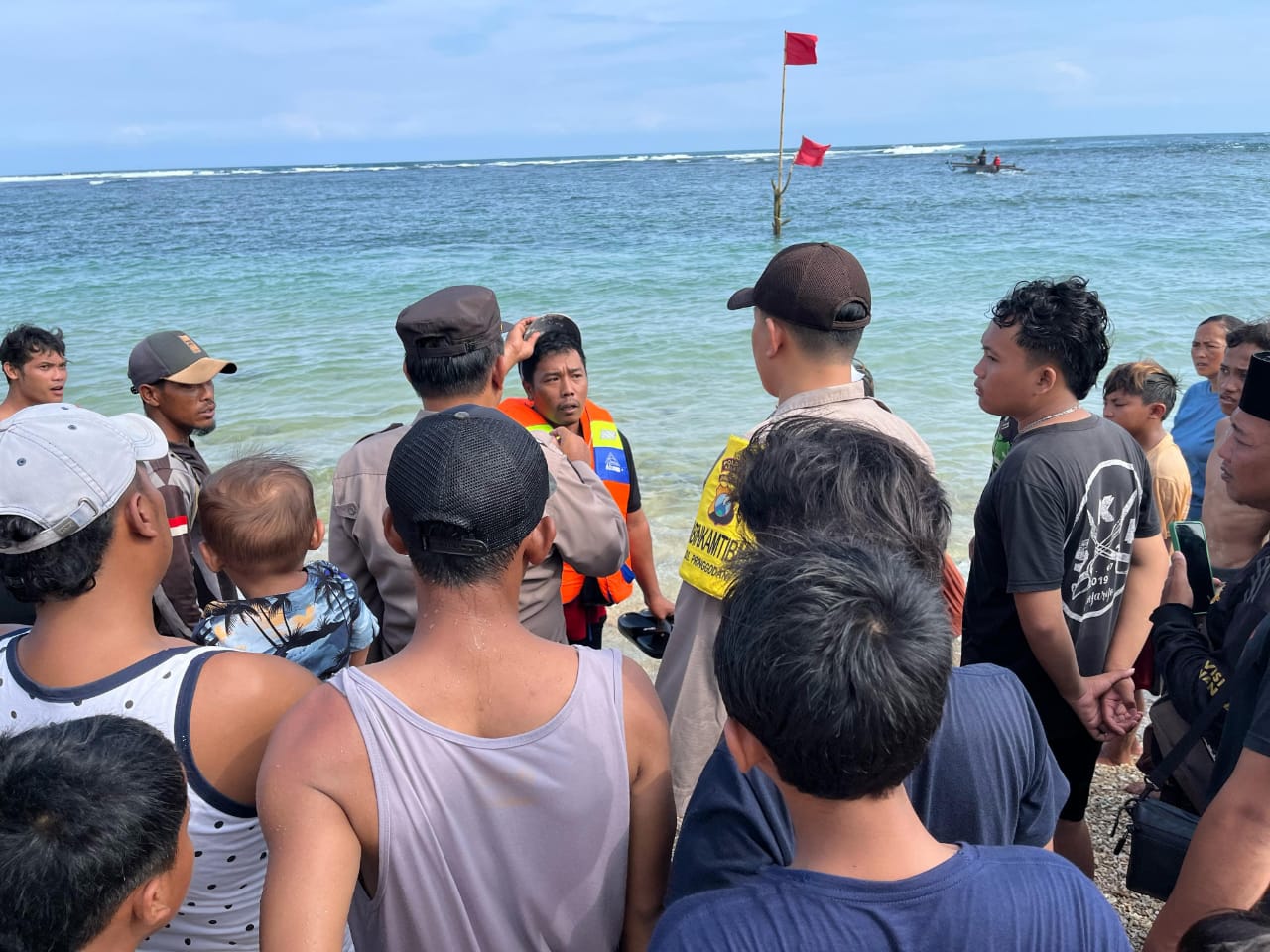 3 Santri Salah Satu Ponpes Kota Mojokerto Terseret Ombak Pantai Balekambang