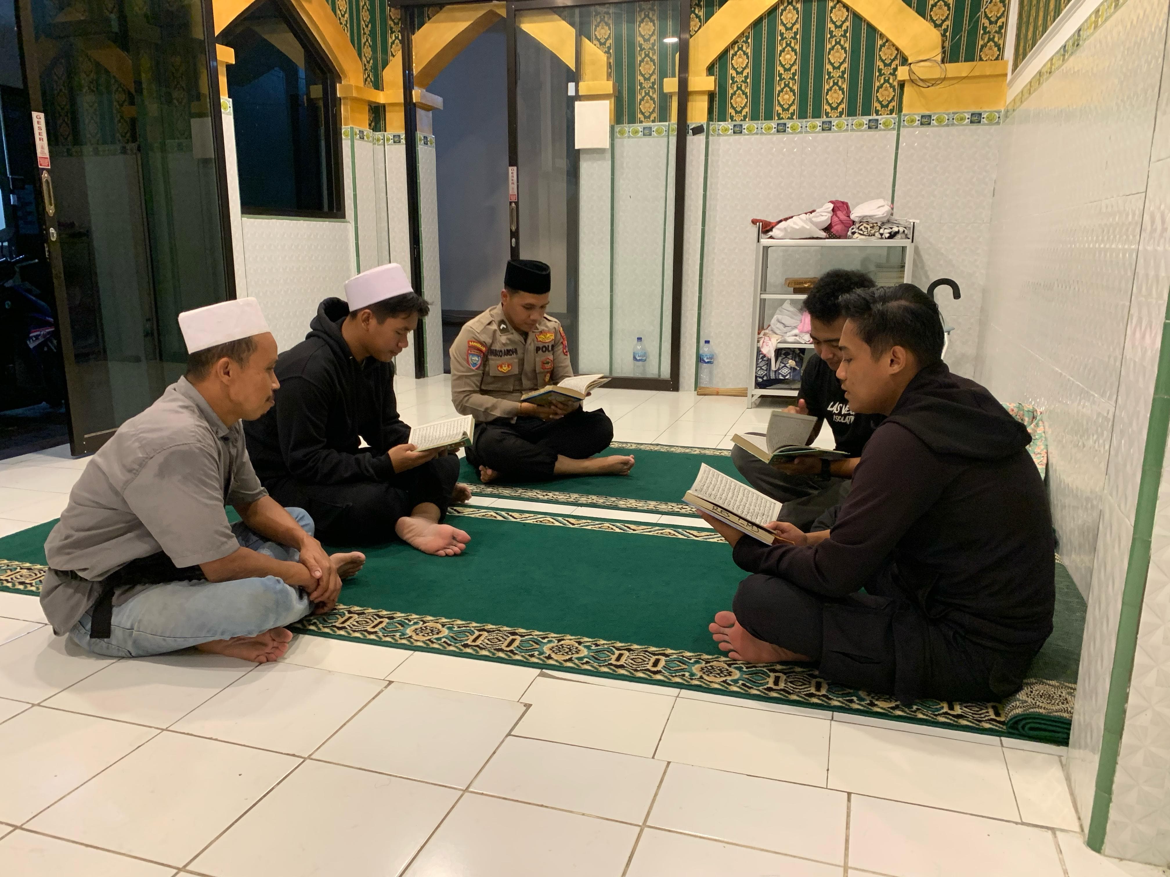Sat Binmas Polres Lumajang Gelar Tadarus Bersama Masyarakat, Tingkatkan Iman dan Taqwa di Bulan Ramadan