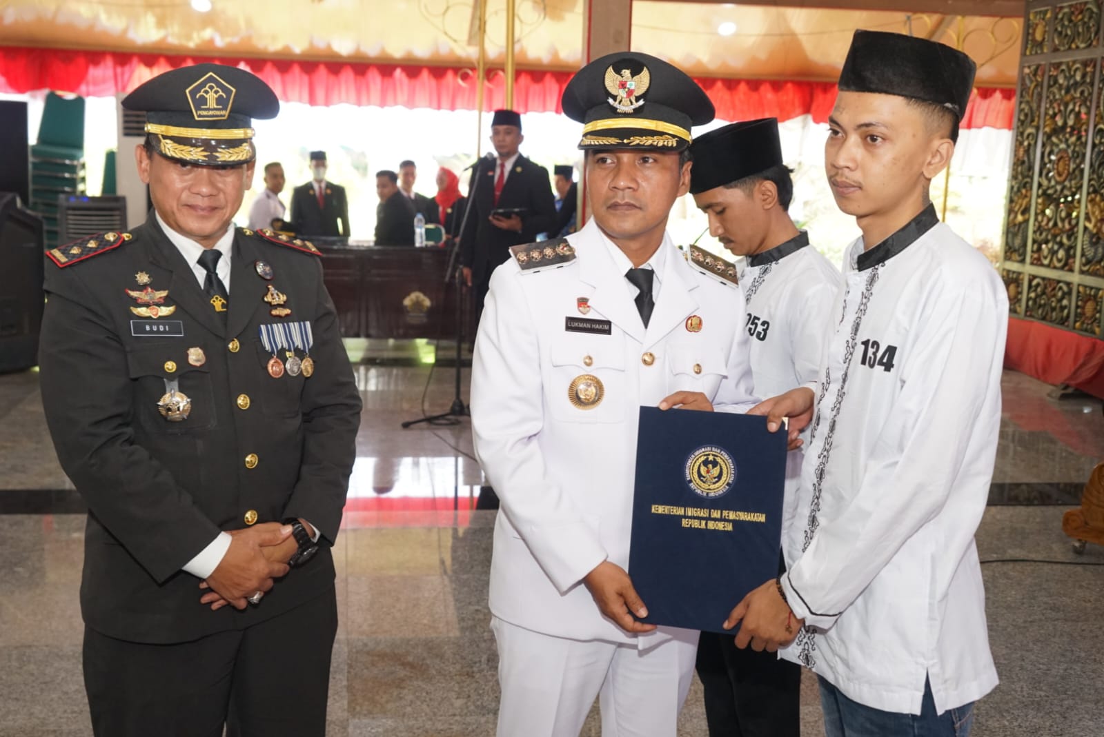 Berkah Bagi Warga Binaan, Bupati Bangkalan Serahkan 184 Remisi Umum dan 215 Remisi Dasawarsa