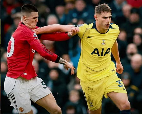 Tottenham Tertekan, Frank Tegaskan Tekad Menang Meski Dihantui Krisis Pemain