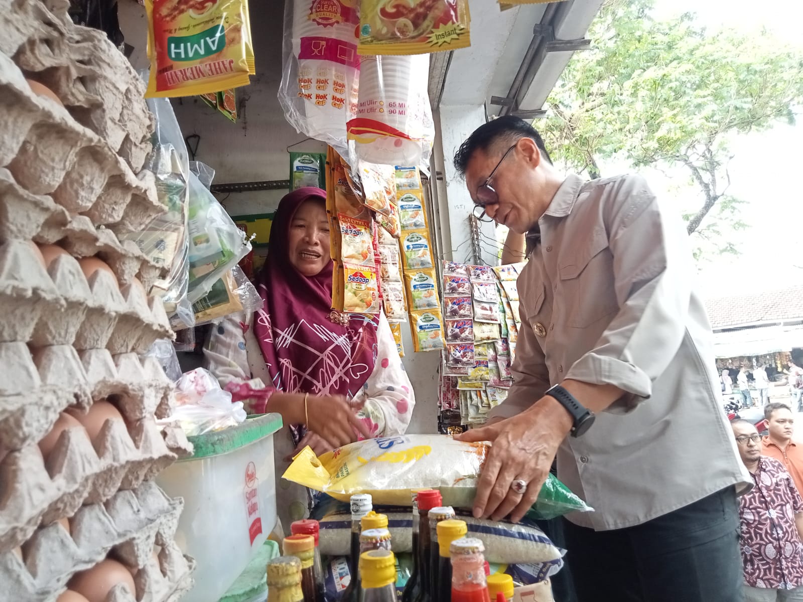Pj Bupati Tulungagung Pantau Harga Bahan Pokok Jelang Ramadan