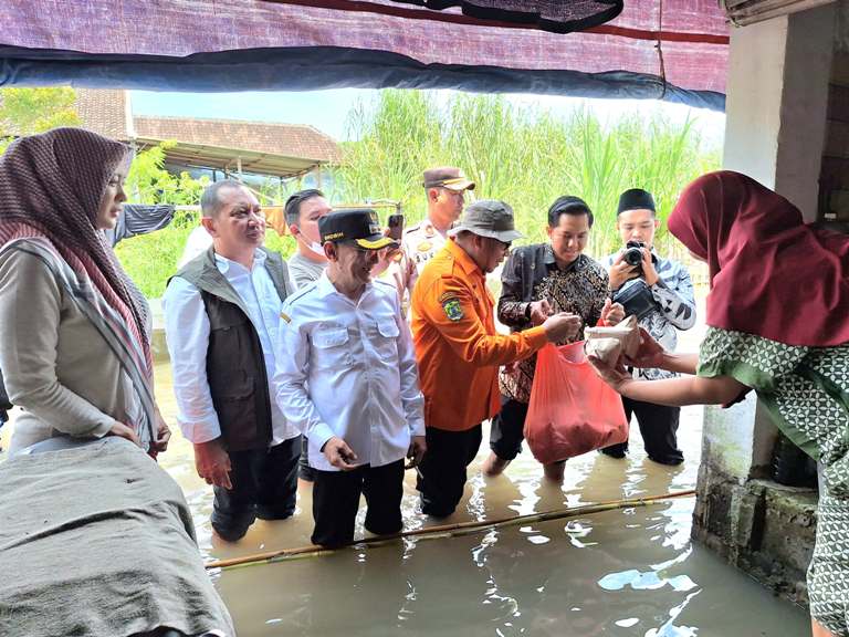 BPBD Jatim Gerak Cepat Salurkan Bantuan Banjir Pasuruan 