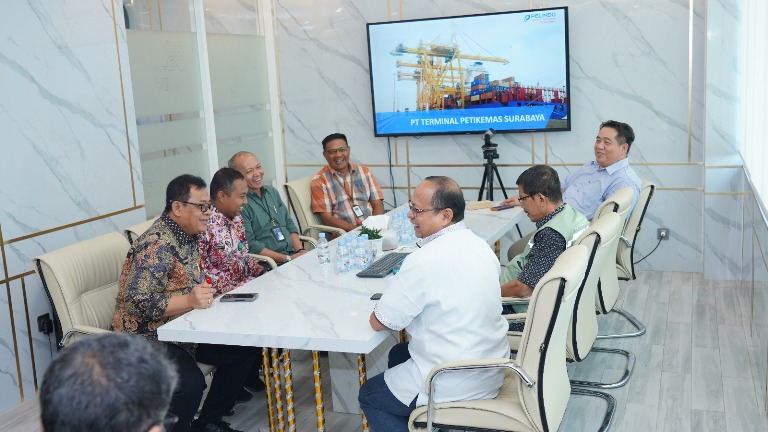 Terima Kunjungan DK3P, Terminal Petikemas Surabaya Paparkan Penerapan Keselamatan dan Kesehatan Kerja