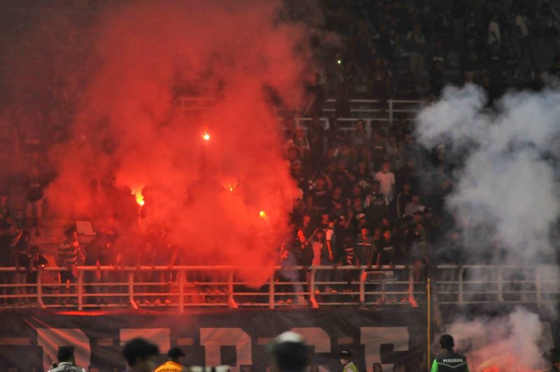 Didenda Komdis Rp 220 Juta karena Suporter Manyalakan Flare, Persebaya Ajukan Banding