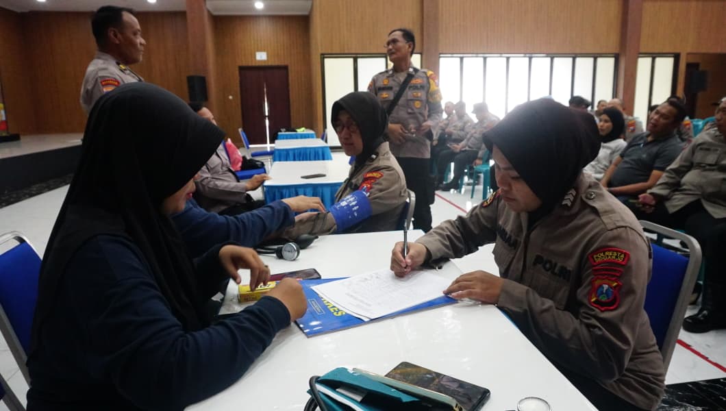 Polisi Sidoarjo Vaksinasi Pneumonia dan Influenza