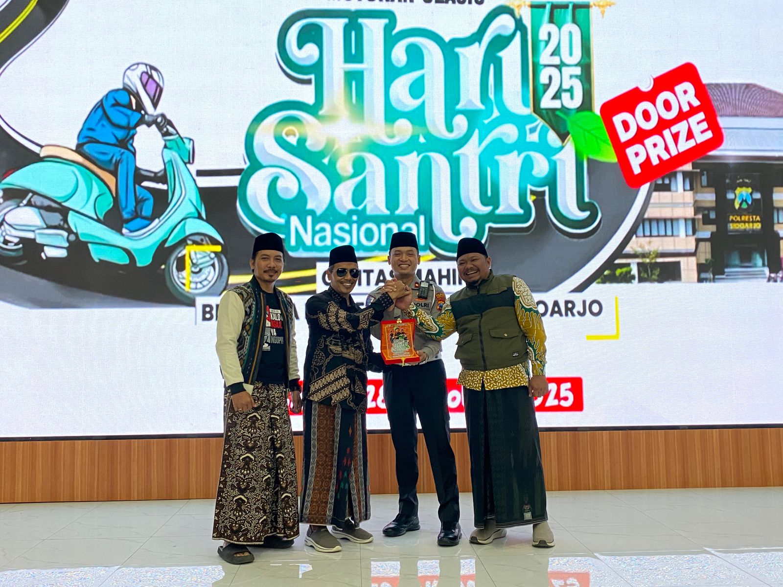 Polresta Sidoarjo Bersama Santri dan Ansor Gelar Motoran Klasik