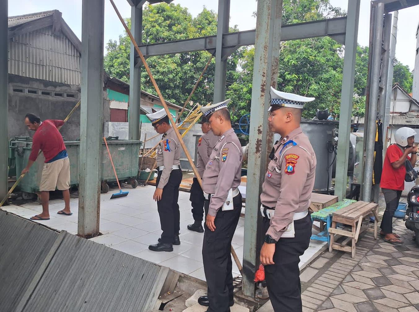 Antisipasi Banjir, Kapolsek Sawahan Pastikan Rumah Pompa Bukit Barisan Berfungsi Optimal