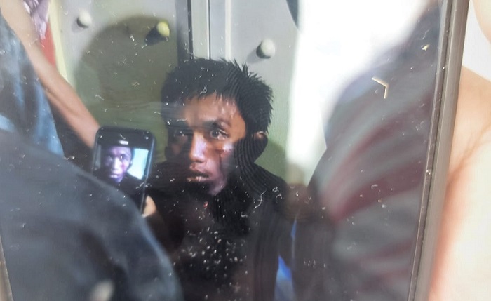 Bandit Curanmor Kenjeran Ditangkap Warga saat Mendorong Honda GL Rusak