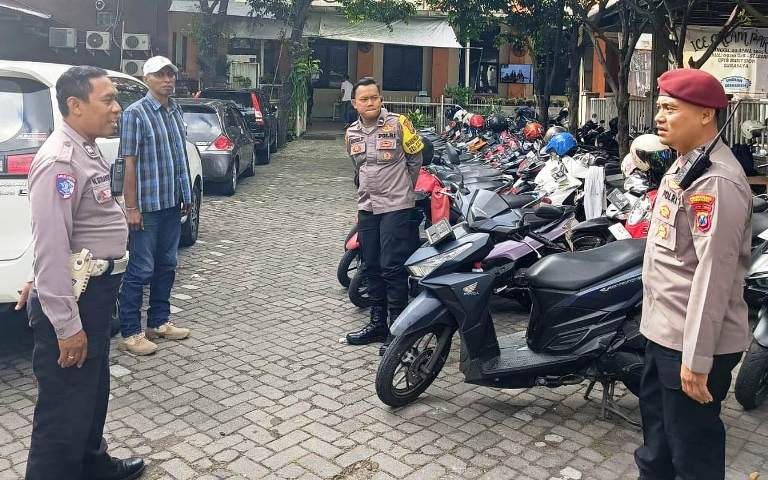 Patroli Presisi Polsek Gayungan Amankan Ibadah Minggu di GPdI Alfa Omega