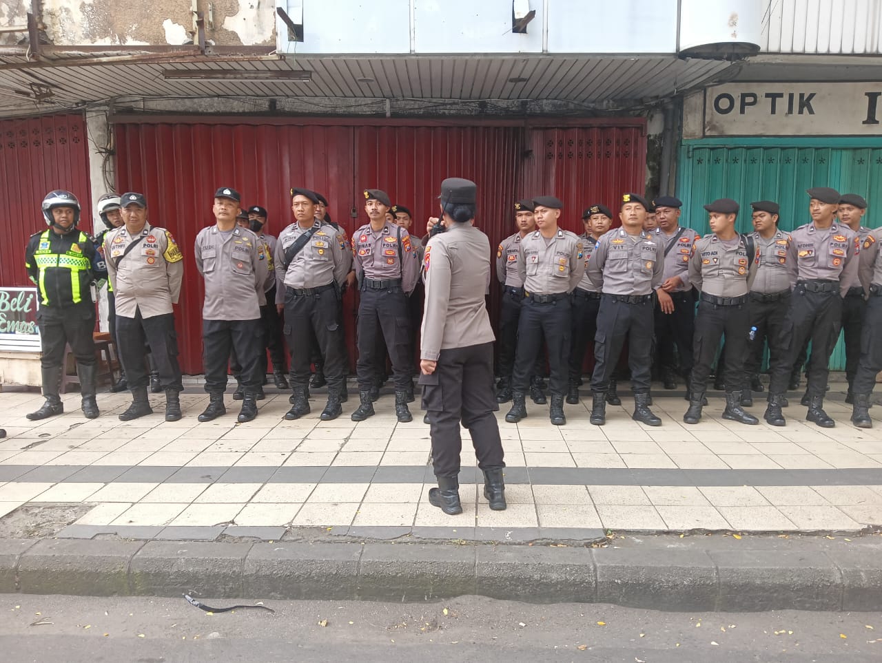 Polsek Sawahan Siaga Penuh Amankan Hari Buruh 2025