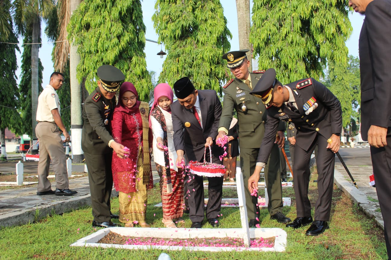 Dandim 0824/Jember Pimpin Upacara Ziarah Nasional di TMP Patrang