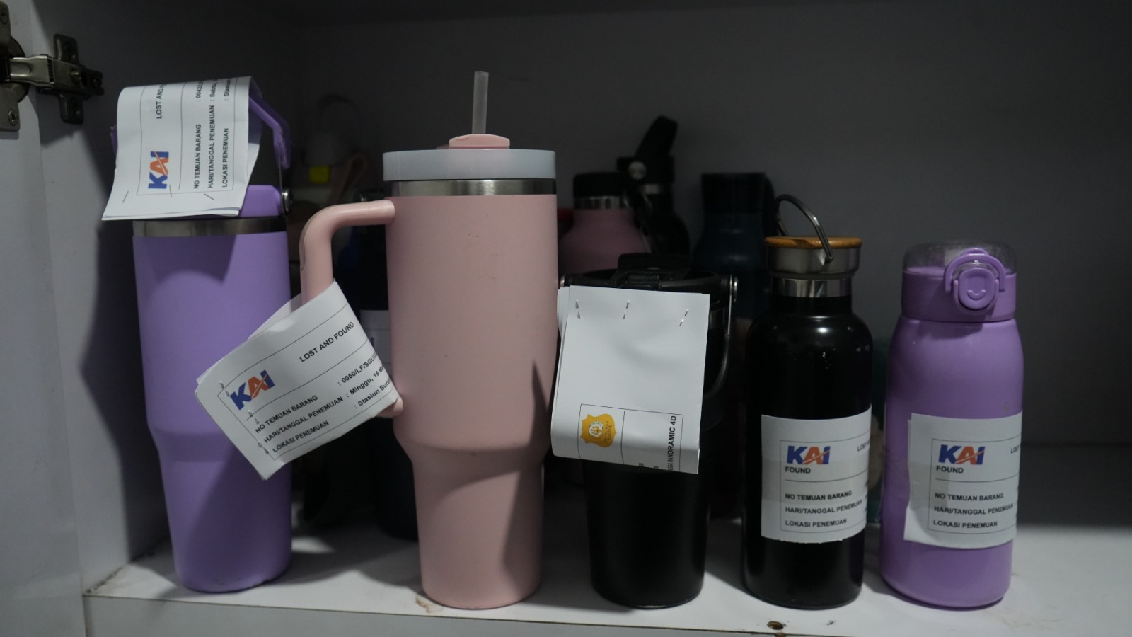 Komitmen Layanan Lost and Found, 70 Barang Pemudik Senilai Rp10 Juta Diamankan di Stasiun Malang