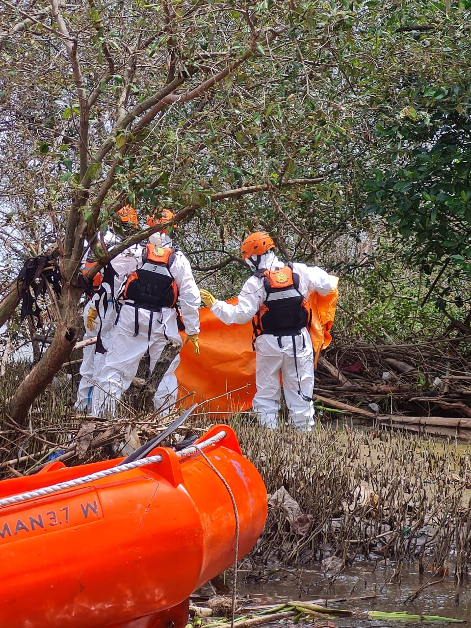 Geger Mayat Pria Misterius di Muara Miari Sungai Sembilangan