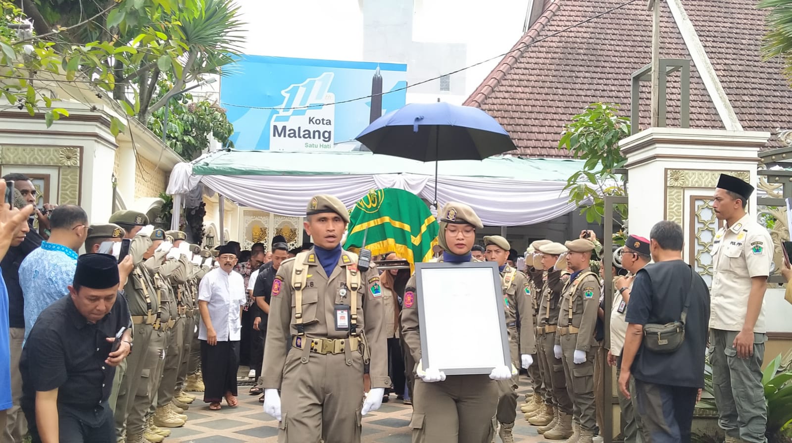 Selamat Jalan Bunda Hanik Andriyani, Masyarakat Beri Penghormatan Terakhir Istri Wali Kota Malang