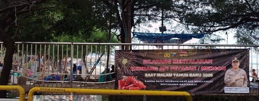 Jamin Kenyamanan Warga, Polres Pelabuhan Tanjung Perak Pasang Banner Larangan Petasan Jelang Malam Tahun Baru