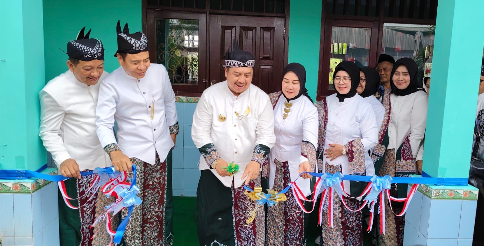 Peringatan Hardiknas, Bupati Warsubi Launching Kegiatan Fisik bagi Satuan Pendidikan