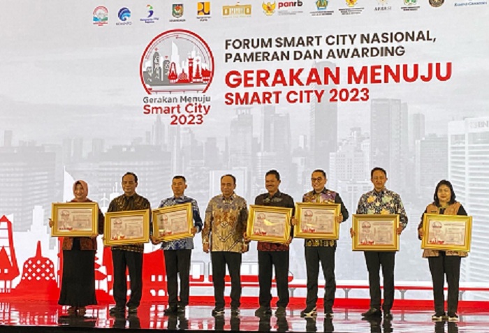 Surabaya Raih Penghargaan Smart Government dan Smart Environment dari Kemenkominfo RI