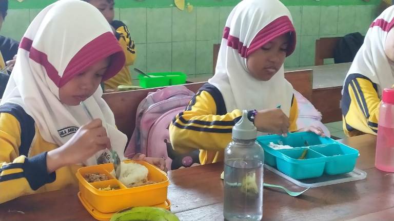 Program Makan Gratis Dinilai Basi dan Tak Halal, DPRD Ngawi Minta Dihentikan