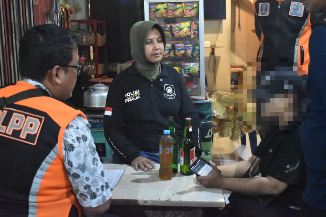 Kedok Warkop di Putro Agung Terbongkar, Satpol PP Temukan Miras dan Karaoke Liar