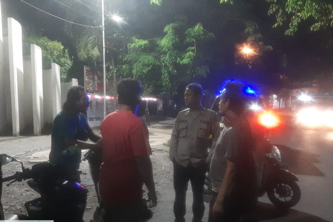 Motor CRF dan Pikap Tabrakan di Menganti Gresik, Satu Orang Luka Berat di Kepala