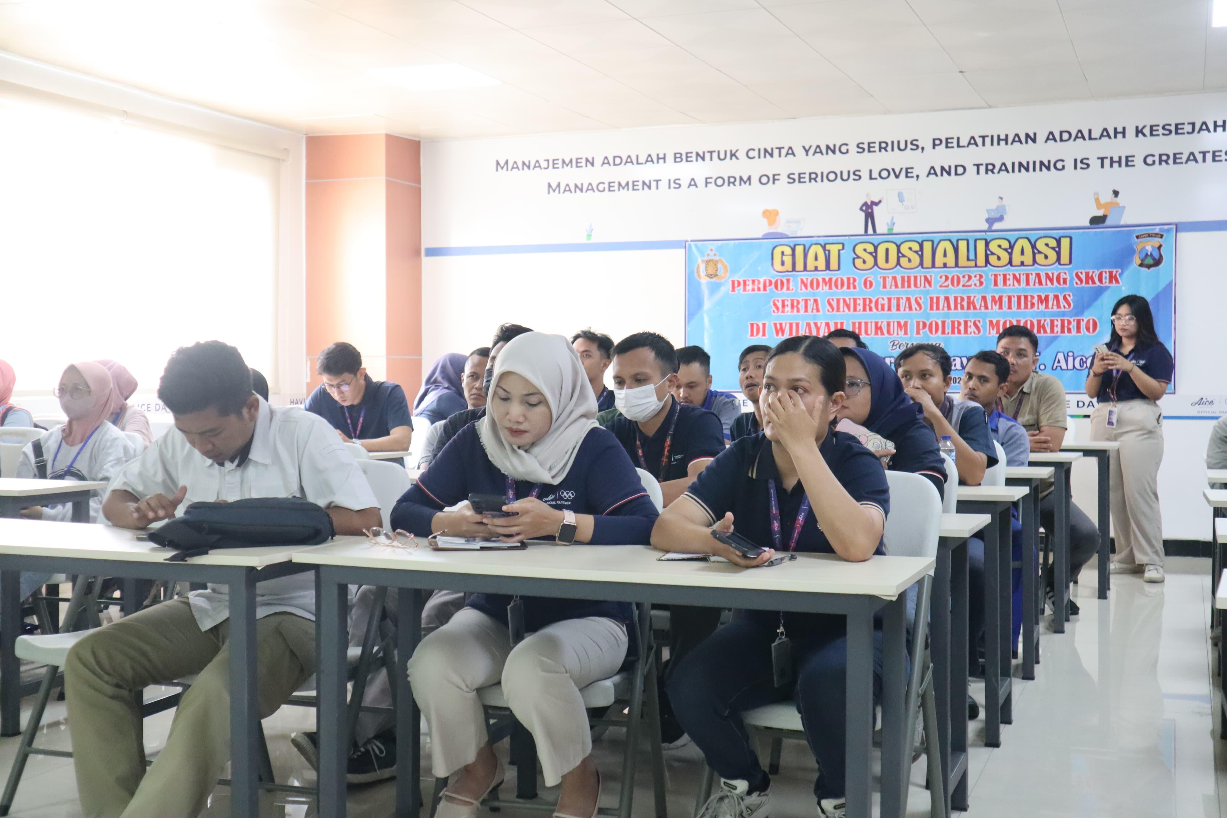 Polres Mojokerto Gelar Sosialisasi Perpol SKCK di PT Aice Ngoro