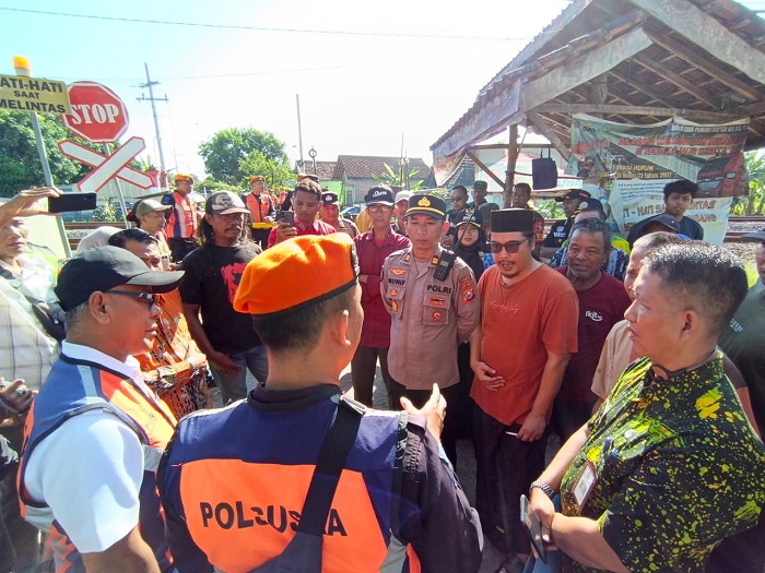 Ditolak Warga, PT KAI Gagal Tutup Total Pintu Perlintasan Bogorejo Magetan