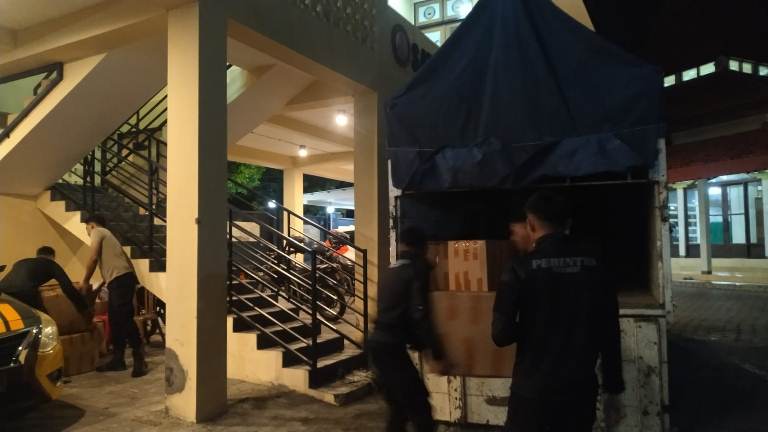 Polresta Banyuwangi Amankan Truk Bermuatan 2.000 Botol Arak