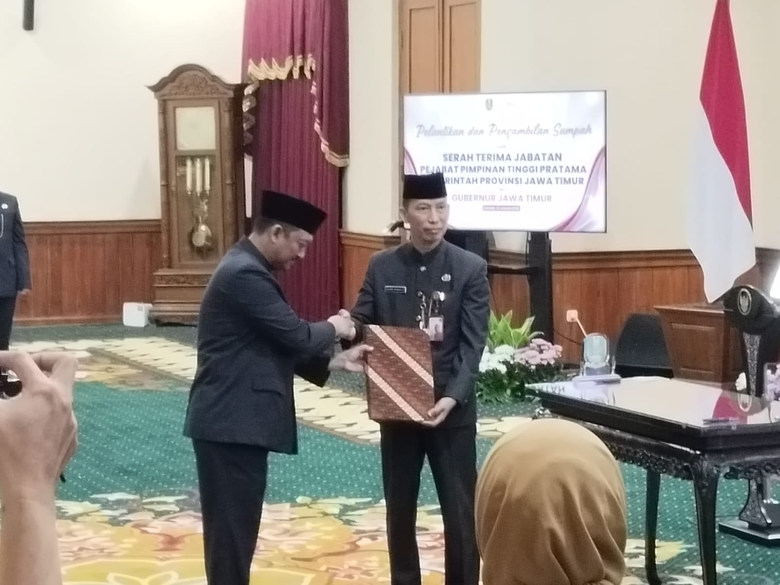 Gerbong Rotasi Pemprov Jatim Bergulir, Tujuh Pejabat Eselon II Resmi Dilantik