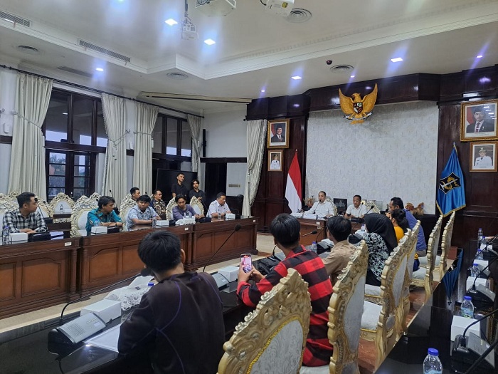 Wali Kota Surabaya Cabut Izin Perusahaan yang Tahan Ijazah Karyawan