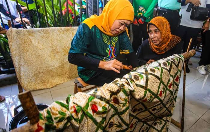 Hari Batik Nasional 2024, Khofifah Ajak Masyarakat Bangga Berbatik