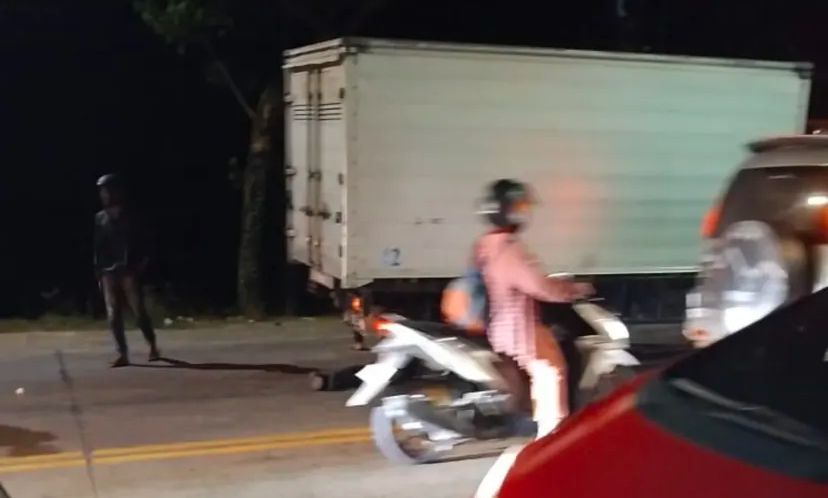 Tabrak Truk Parkir dan Tersambar Truk Box, Pengendara Motor Tewas di Duduksampeyan Gresik