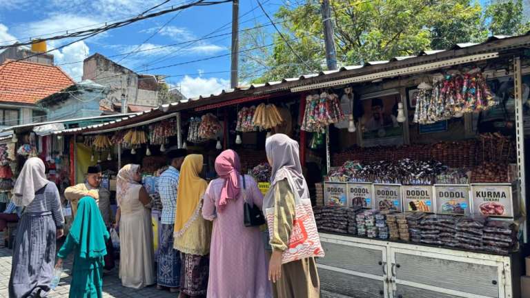 Kurma Tunisia, Mesir, dan Madinah Favorit Pembeli di Wisata Sunan Ampel Surabaya