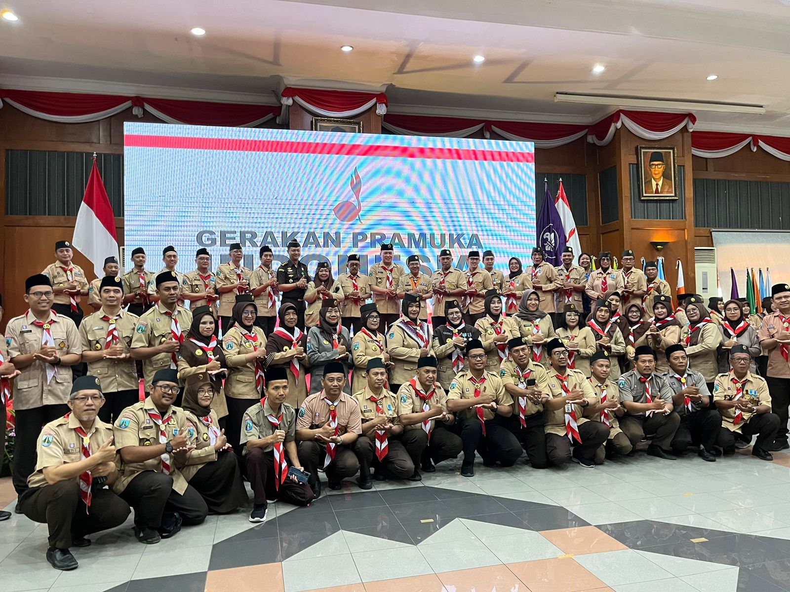 Kukuhkan Pengurus Baru Pramuka se-Surabaya, Armuji Tekankan Peran Garda Terdepan Karakter Pemuda