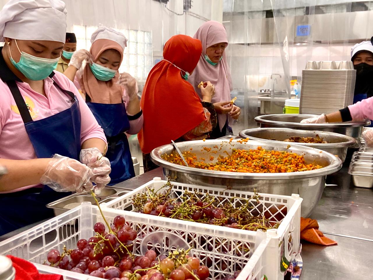 Gunakan Menu Makanan Kering, Program MBG di Surabaya Berlanjut Selama Ramadan