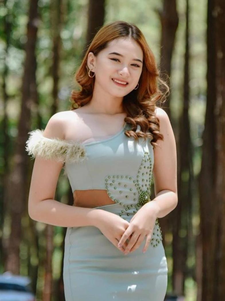 Pesona Almera Sabrina, Bintang Muda yang Jadi Primadona Pantura