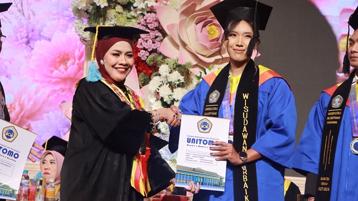 1.059 Lulusan Unitomo Didorong Jadi Pencipta Lapangan Kerja