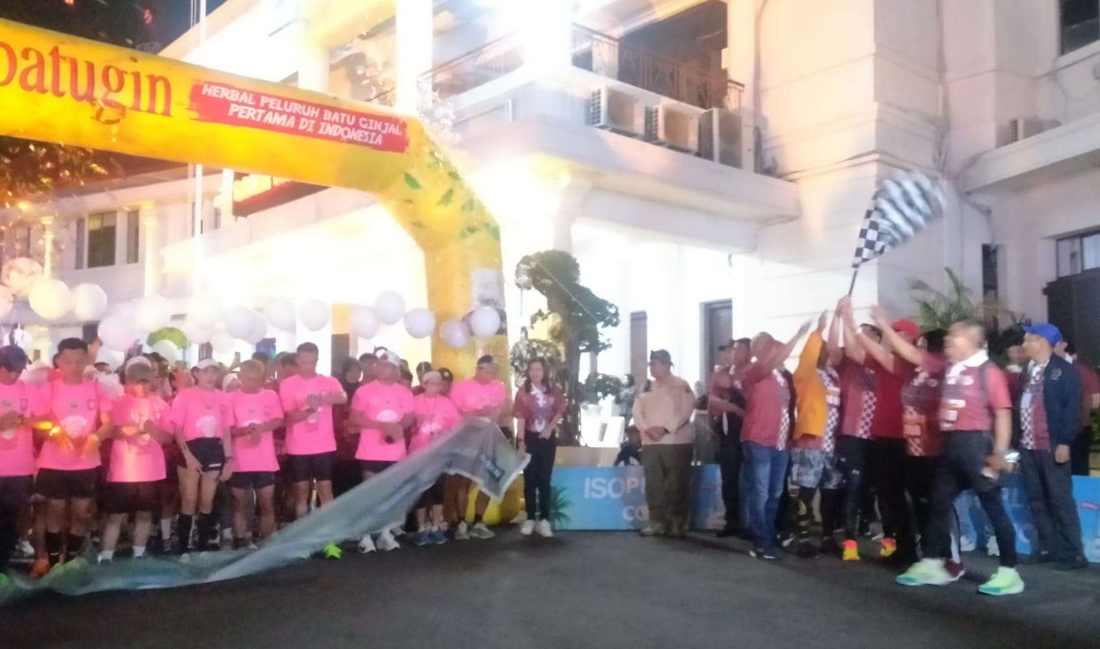 Ratusan Pelari Ambil Bagian dalam Malang Night Run 2024