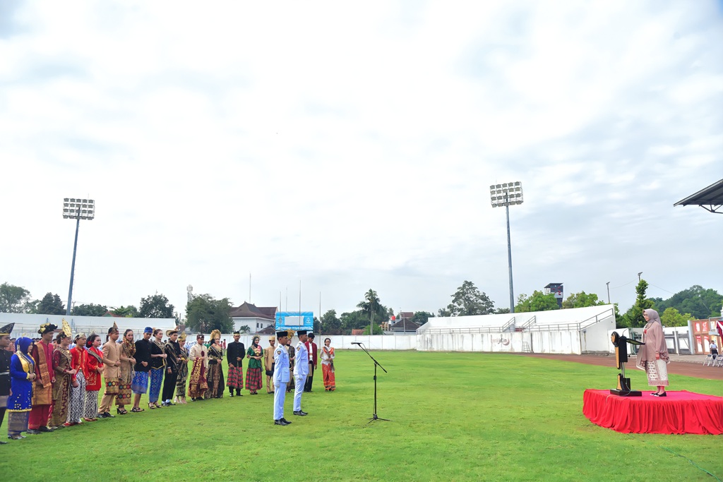 Bunda Indah: Simbol Anak Berpakaian Adat Ingatkan Generasi Muda akan Kebanggaan Nasional