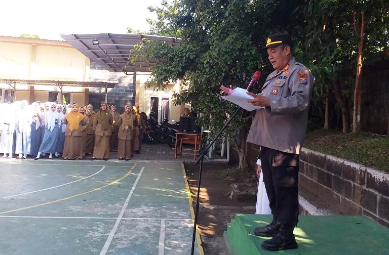 Kapolsek Prigen Ajak Siswa SMKN 1 Cegah Kenakalan Remaja dan Jauhi Narkoba di Pasuruan